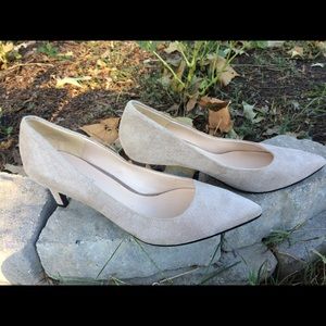 GUC Nine West light cream heels